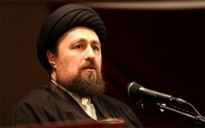 همه باید پشت سر یک فرمانده و در یک مسیر گام برداریم