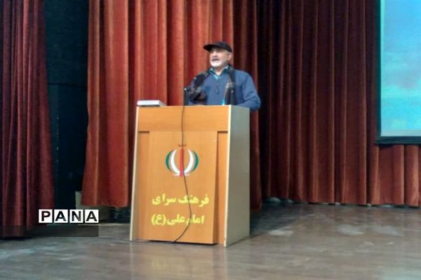 افتتاح نمایشگاه هنرهای دستی بانوان در شهرستان ساوجبلاغ