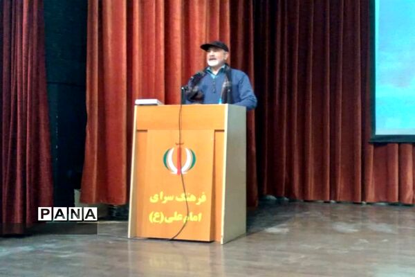 افتتاح نمایشگاه هنرهای دستی بانوان در شهرستان ساوجبلاغ