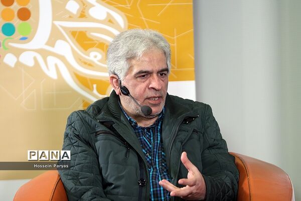 نشست فیلم «گاو» در بخش گنجینه‌ها با حضور علی نصیریان