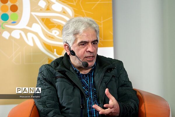 نشست فیلم «گاو» در بخش گنجینه‌ها با حضور علی نصیریان