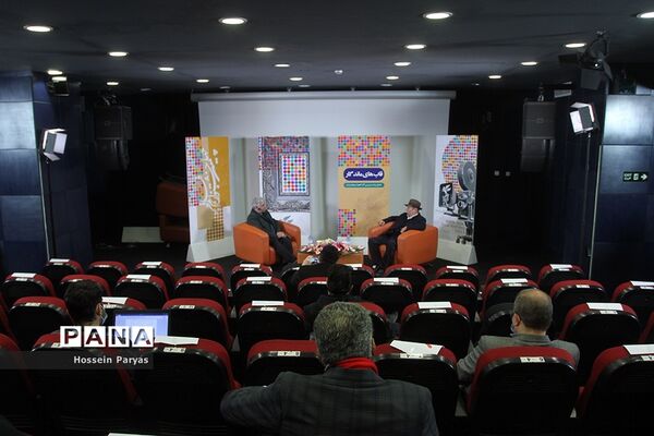 نشست فیلم «گاو» در بخش گنجینه‌ها با حضور علی نصیریان