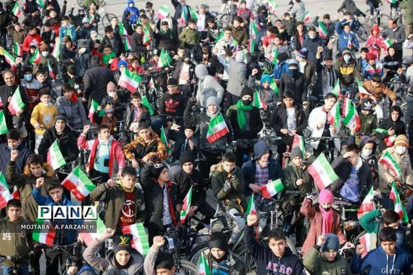 همایش دوچرخه‌سواری نوجوانان گرامیداشت دهه فجر در قم