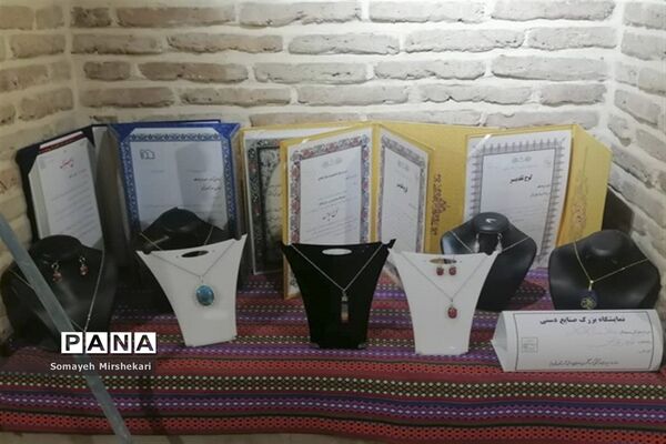 برگزاری نمایشگاه کارآفرینان و مشاغل خانگی در نی ریز