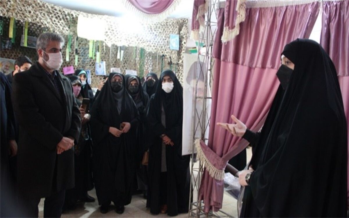 محور تشکیل نمایشگاه‌های مدرسه انقلاب  و راویان آن جوانان دانش‌آموز هستند