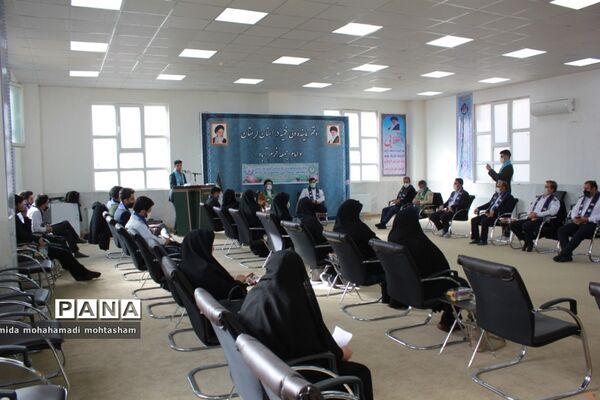 دیدار اعضای سازمان دانش‌آموزی لرستان با نماینده ولی فقیه در استان