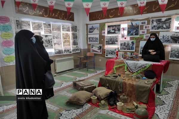 بازدید مسئول اتحادیه انجمن‌های اسلامی دانش‌آموزان مازندران از نمایشگاه مدرسه انقلاب در گلوگاه