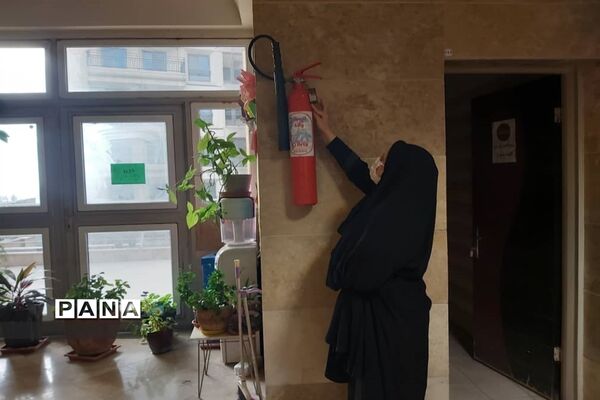 بازدید از مدارس منطقه یک از نظر رعایت پروتکل‌های بهداشتی