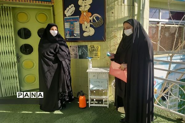 بازدید از مدارس منطقه یک از نظر رعایت پروتکل‌های بهداشتی