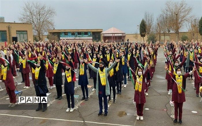 مانور یاوران انقلاب راه بازگرداندن شادی به مدارس است