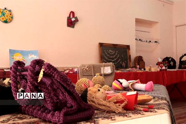 افتتاح نمایشگاه هنرهای دستی و تجسمی در آباده