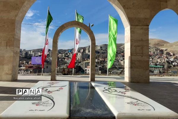 آذین بندی شهر رودهن برای استقبال از ۲۲ بهمن