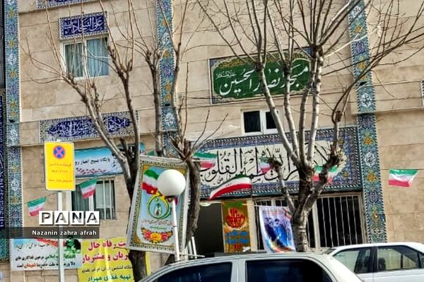 آذین بندی شهر رودهن برای استقبال از ۲۲ بهمن