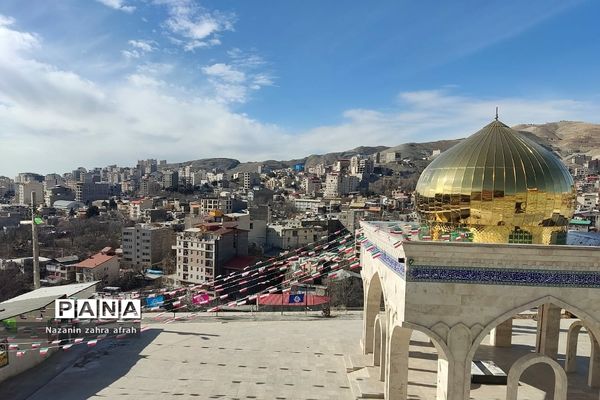 آذین بندی شهر رودهن برای استقبال از ۲۲ بهمن