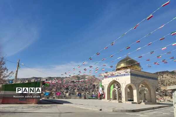 آذین بندی شهر رودهن برای استقبال از ۲۲ بهمن