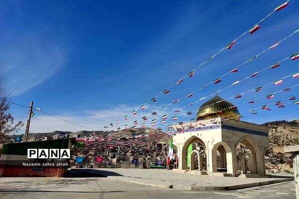 آذین بندی شهر رودهن برای استقبال از ۲۲ بهمن