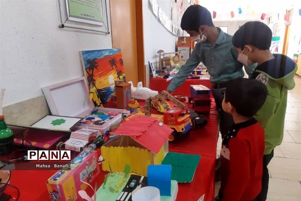 آیین افتتاح نمایشگاه دستاوردهای انقلاب در مدارس آباده