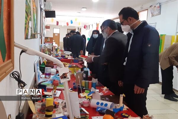 آیین افتتاح نمایشگاه دستاوردهای انقلاب در مدارس آباده