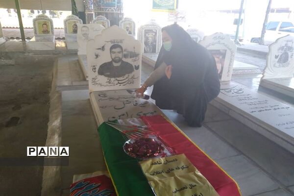 مراسم عطر افشانی و غبار روبی مزار شهدا در اهواز