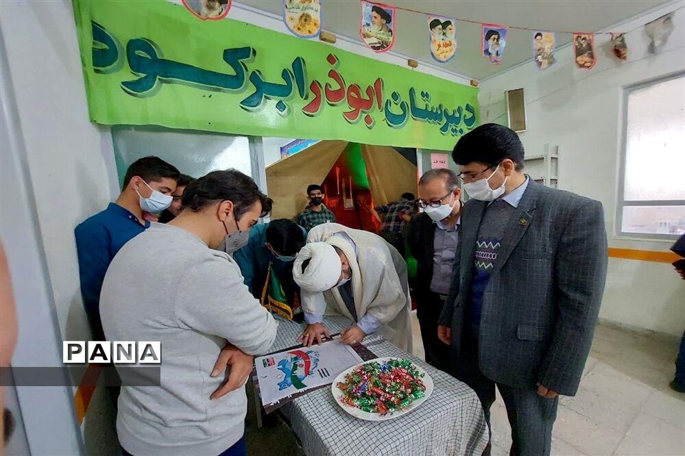 افتتاح نمایشگاه مدرسه  انقلاب ابرکوه