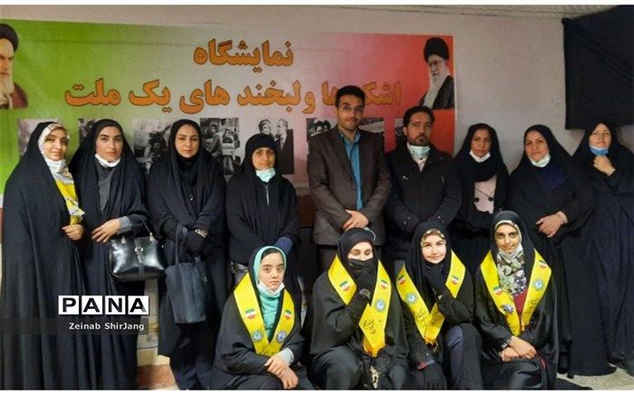 دانش‌آموزان باید در راه شهدا گام بردارند