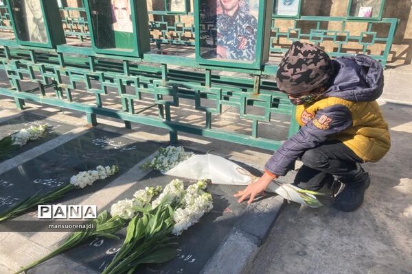 یاوران انقلاب منطقه یک در میهمانی لاله‌ها