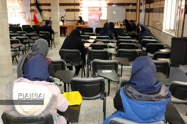 برگزاری مسابقه مشاعره دانش‌آموزی عصرانقلاب درفیروزکوه