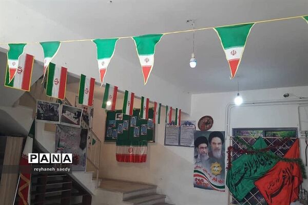 برپایی نمایشگاه انقلاب درمدارس دماوند