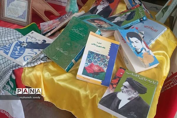برپایی نمایشگاه انقلاب درمدارس دماوند