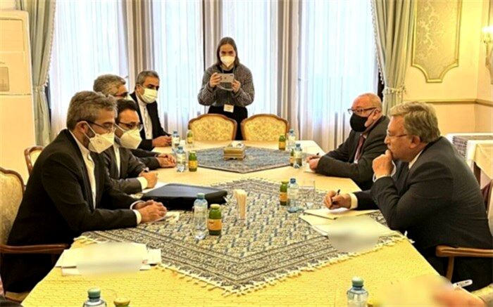 دیدار هیات‌های مذاکره‌کننده ایران، چین و روسیه در وین