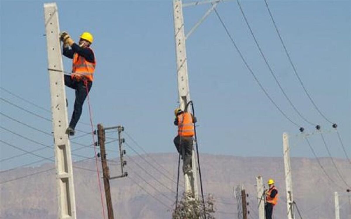 برق رسانی به یکی از روستاهای محروم کازرون