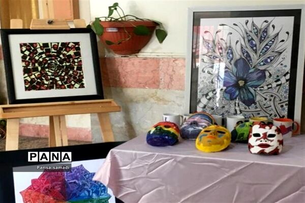 نمایشگاه هدایت تحصیلی در هنرستان فاطمه تعلیمی منطقه ۱۳