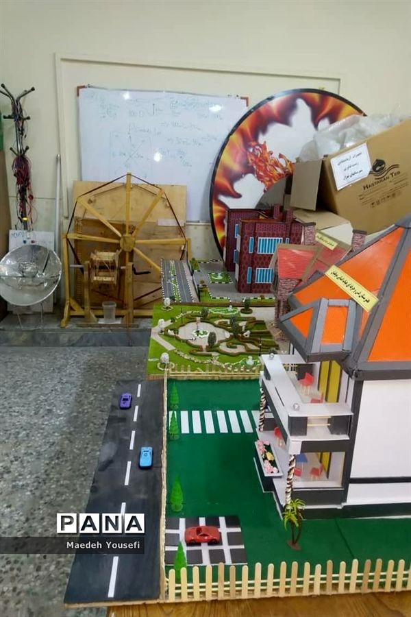 نمایشگاه دستاوردهای پژوهشی دانش‌آموزان آموزش و پرورش اسلامشهر