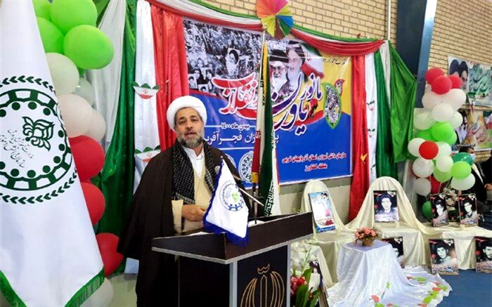 دانش آموزان با علم،ایمان و عفت خود، یاوران انقلاب هستند