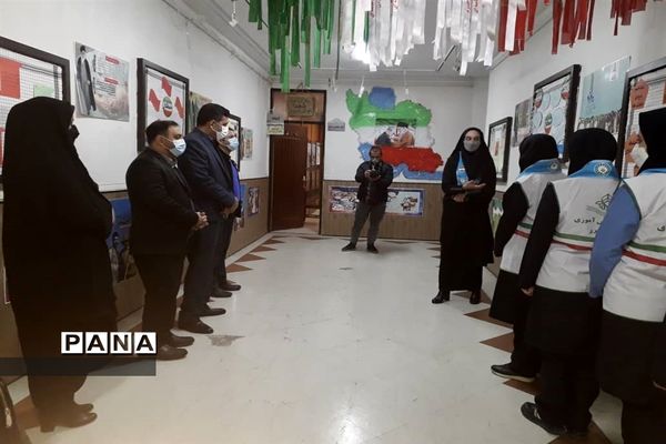 نمایشگاه دستاوردهای انقلاب در دبیرستان شاهد عصمت ناحیه 3 کرج