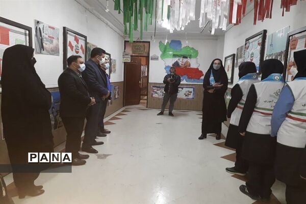 نمایشگاه دستاوردهای انقلاب در دبیرستان شاهد عصمت ناحیه 3 کرج