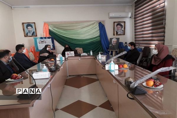 نمایشگاه دستاوردهای انقلاب در دبیرستان شاهد عصمت ناحیه 3 کرج