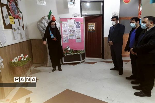 نمایشگاه دستاوردهای انقلاب در دبیرستان شاهد عصمت ناحیه 3 کرج