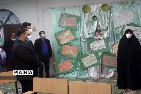 نمایشگاه دستاوردهای انقلاب در دبیرستان شاهد عصمت ناحیه 3 کرج