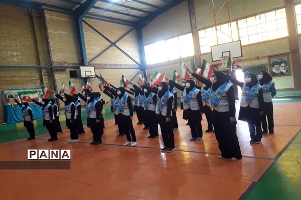 نمایشگاه دستاوردهای انقلاب در دبیرستان شاهد عصمت ناحیه 3 کرج