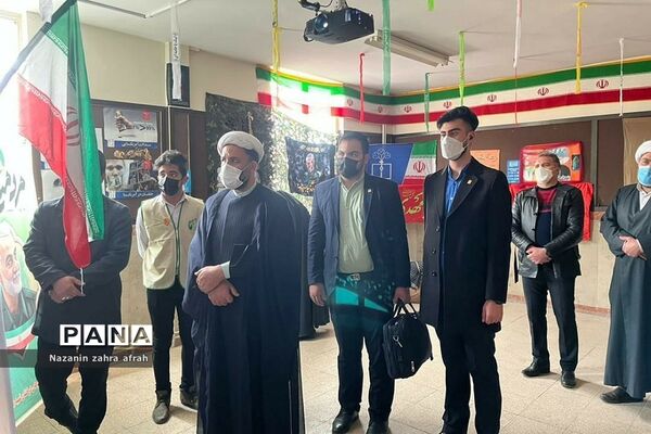 بازدید رئیس اتحادیه انجمن‌های اسلامی تهران از نمایشگاه‌های انقلاب مدارس رودهن