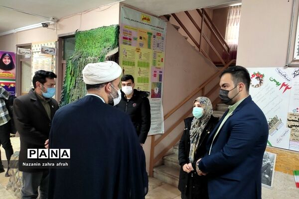 بازدید رئیس اتحادیه انجمن‌های اسلامی تهران از نمایشگاه‌های انقلاب مدارس رودهن