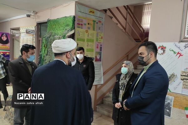 بازدید رئیس اتحادیه انجمن‌های اسلامی تهران از نمایشگاه‌های انقلاب مدارس رودهن