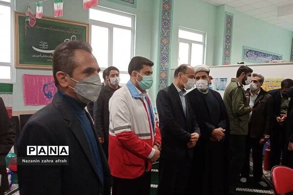 بازدید رئیس اتحادیه انجمن‌های اسلامی تهران از نمایشگاه‌های انقلاب مدارس رودهن