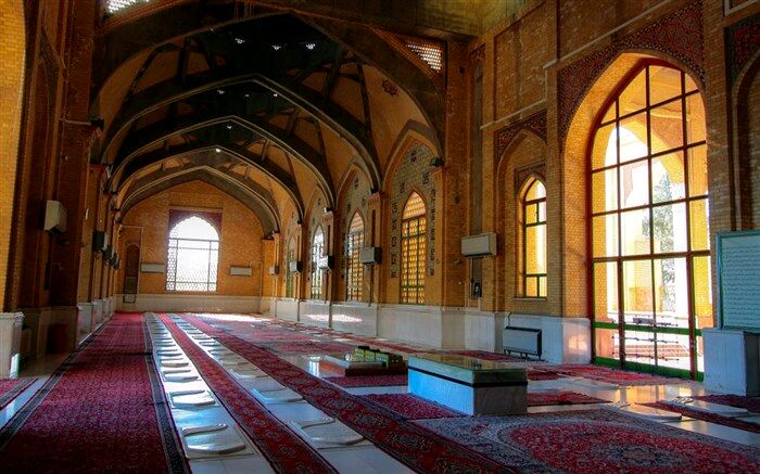 عطر عاشقی به‌صورت زنده از گلزار شهدا روی آنتن می‌رود