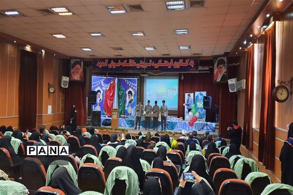 برگزاری جشن انقلاب و‌تجلیل از فرهنگیان وخانواده شهدا در قرچک