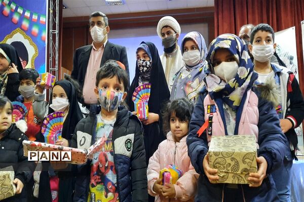 برگزاری جشن انقلاب و‌تجلیل از فرهنگیان وخانواده شهدا در قرچک