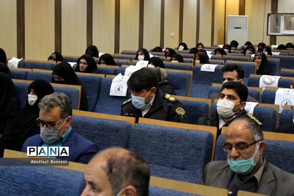 مراسم جشن انقلاب در آموزش و پرورش ناحیه یک قم