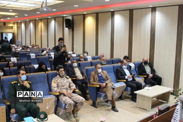 مراسم جشن انقلاب در آموزش و پرورش ناحیه یک قم