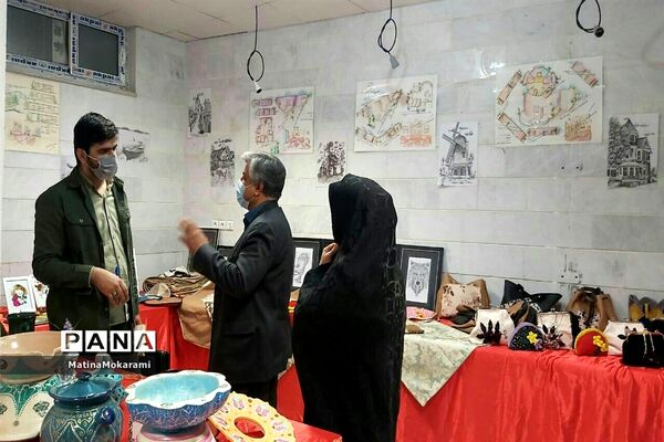 نمایشگاه دست سازه های هنرستان تلاش کاشمر راهی برای اشتغال آیندگان